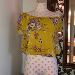 😍 5FOR $10...Cute float flower top